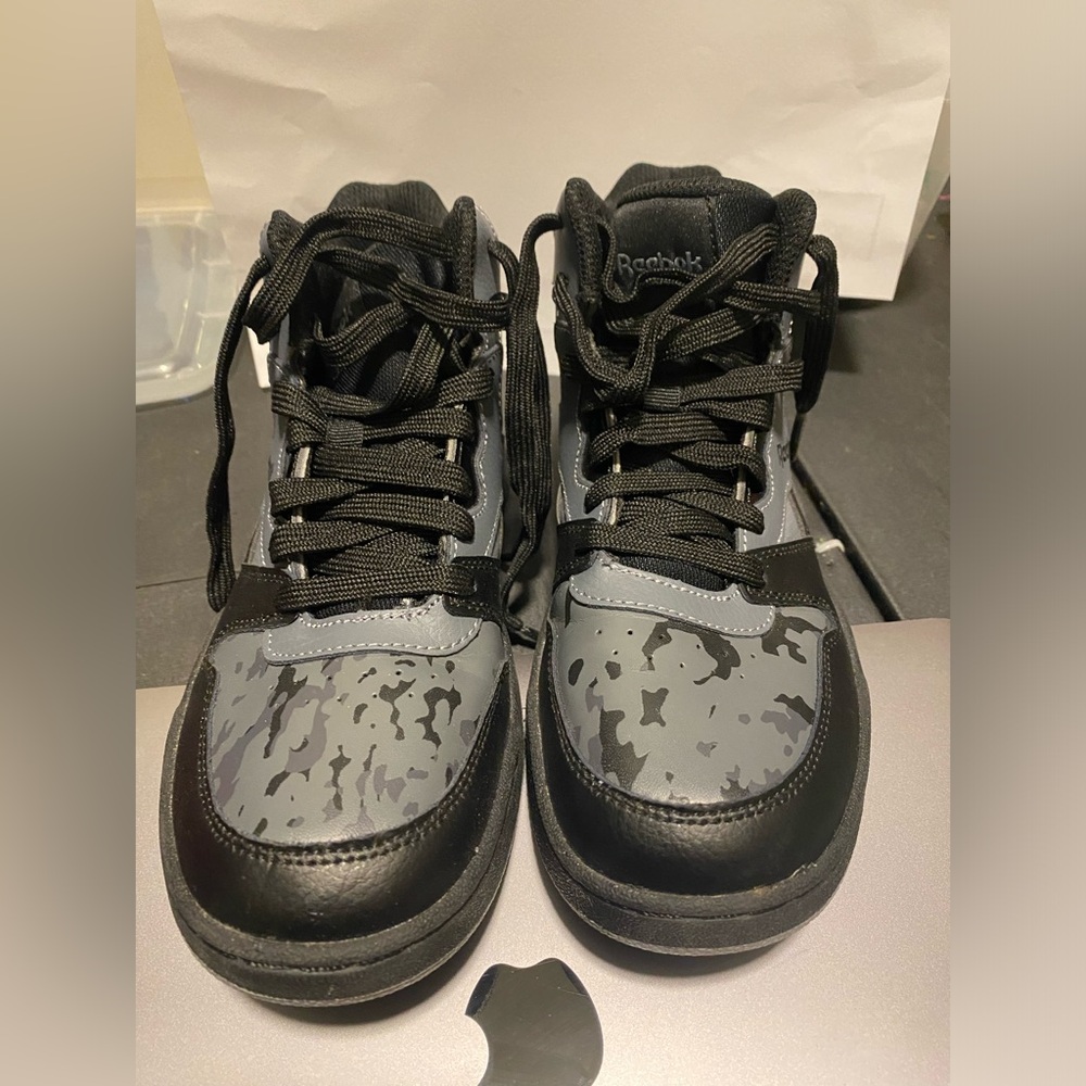 Boys Reebok shoes 4
